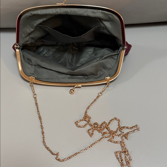 Elegant Burgundy Clutch with Gold Accents - Picture 3 of 4